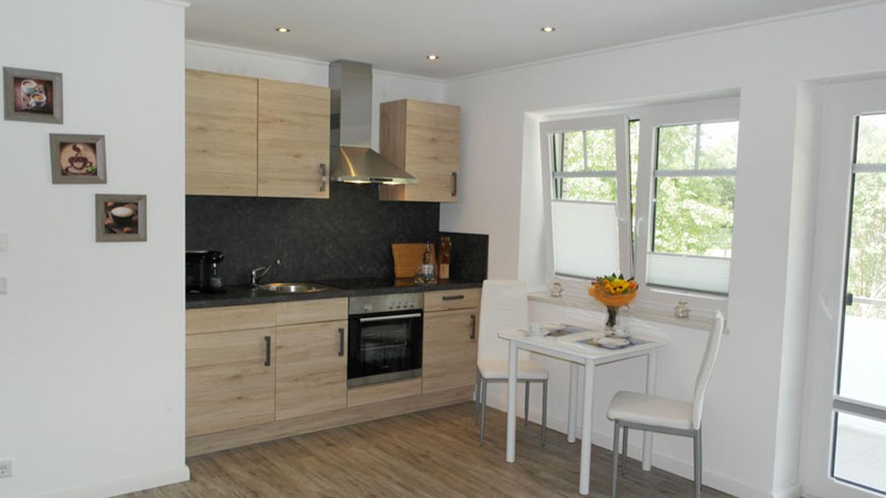 Wohnraum mit Blick zur Essecke und Küche Wohnraum mit Blick zur Essecke und Küche